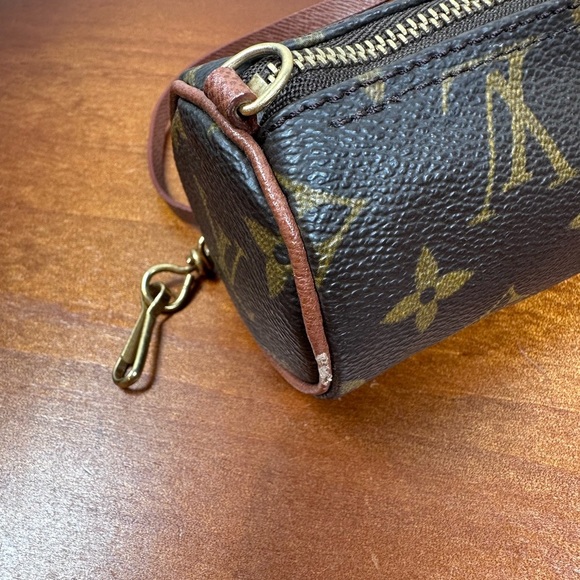 Auth Louis Vuitton Monogram Papillon
Pouch - Picture 8 of 16